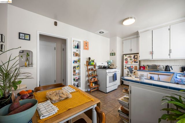 359 41st St, Oakland, CA 94609