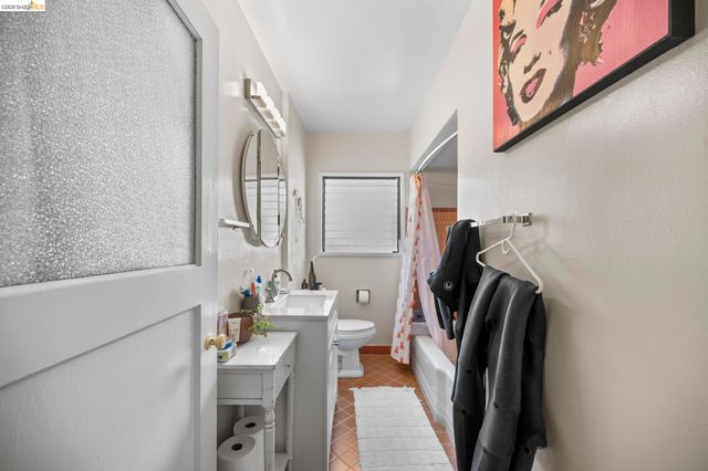 359 41st St, Oakland, CA 94609