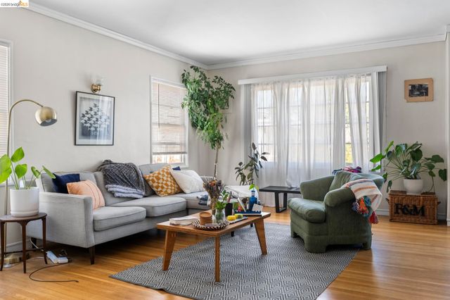 359 41st St, Oakland, CA 94609