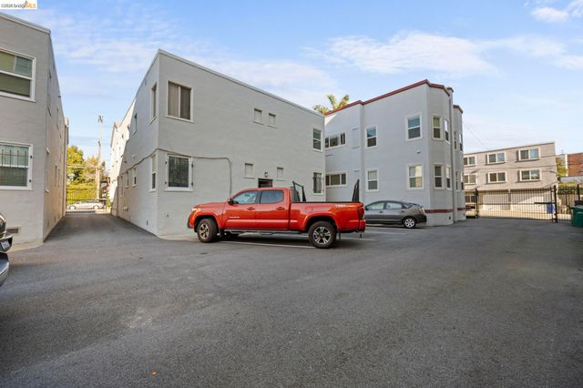 359 41st St, Oakland, CA 94609