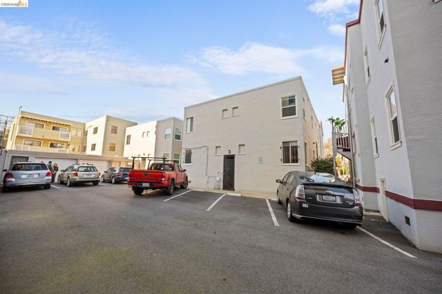 359 41st St, Oakland, CA 94609