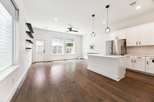 4155 Griggs Road, Houston, TX 77021