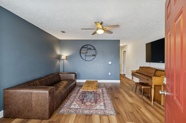 1807 Daniel Ct, Columbia, TN 38401