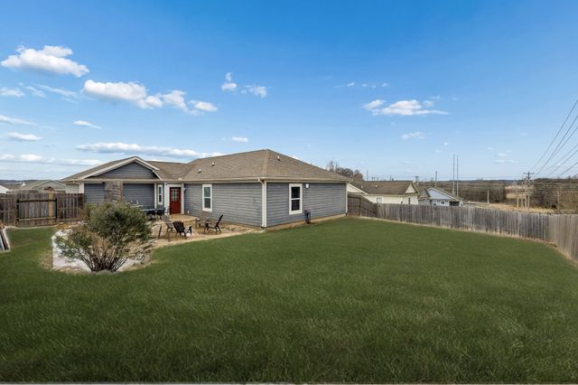 1807 Daniel Ct, Columbia, TN 38401