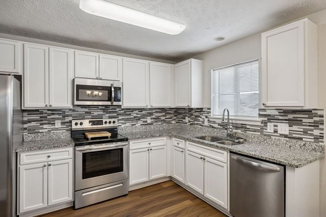 1807 Daniel Ct, Columbia, TN 38401