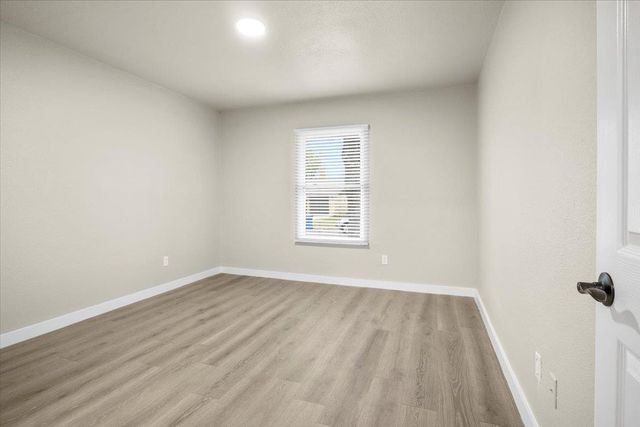 502 Pintail LN, Taylor, TX 76574