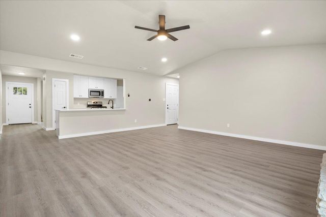 502 Pintail LN, Taylor, TX 76574