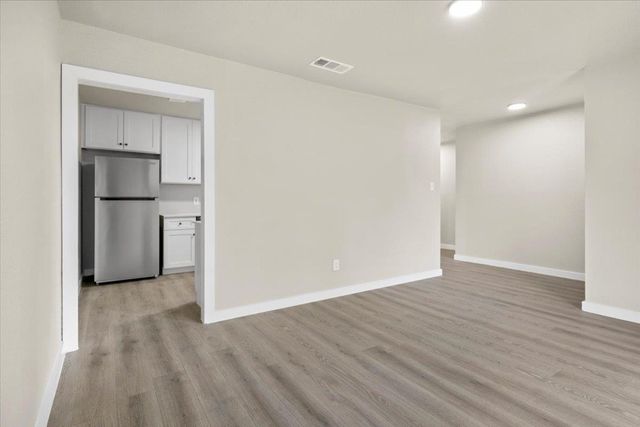 502 Pintail LN, Taylor, TX 76574