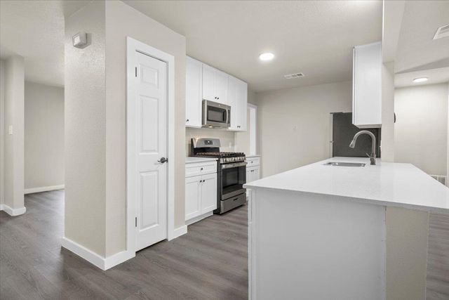 502 Pintail LN, Taylor, TX 76574