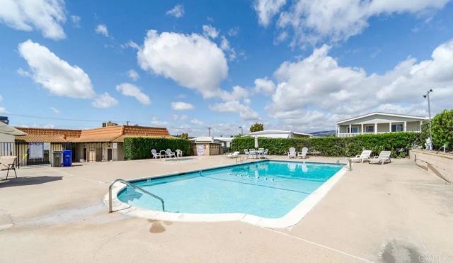 718 Sycamore 23, Vista, CA 92083