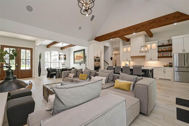 2407 Chantilly Lane Lane, Conroe, TX 77384