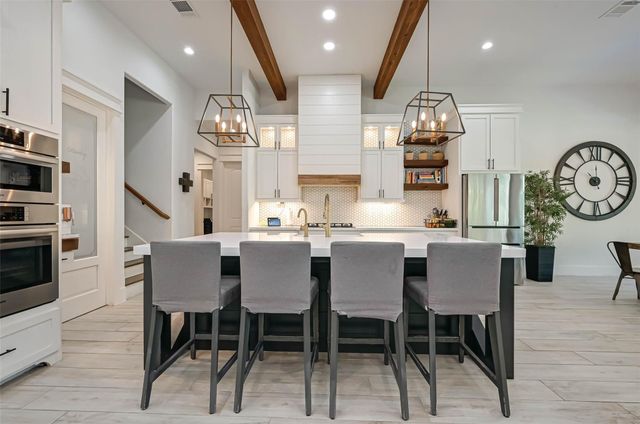 2407 Chantilly Lane Lane, Conroe, TX 77384