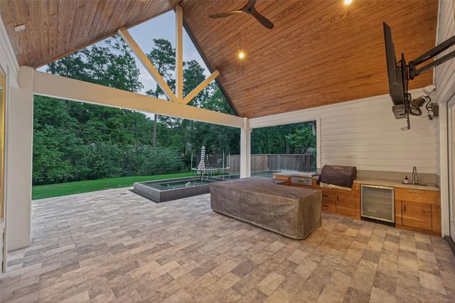 2407 Chantilly Lane Lane, Conroe, TX 77384