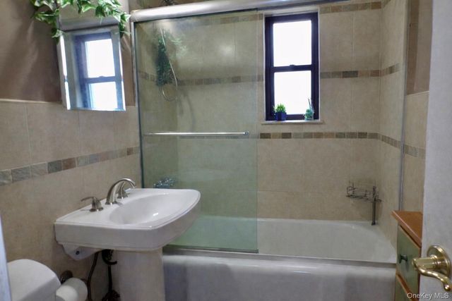 21947 74th Avenue LOWER, Oakland Gardens, NY 11364