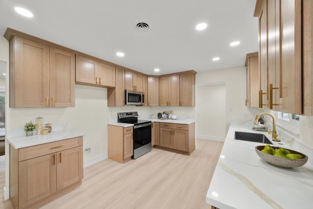 4905 Heatherdale Ln, Carmichael, CA 95608