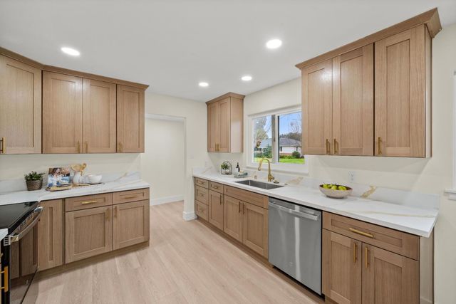 4905 Heatherdale Ln, Carmichael, CA 95608