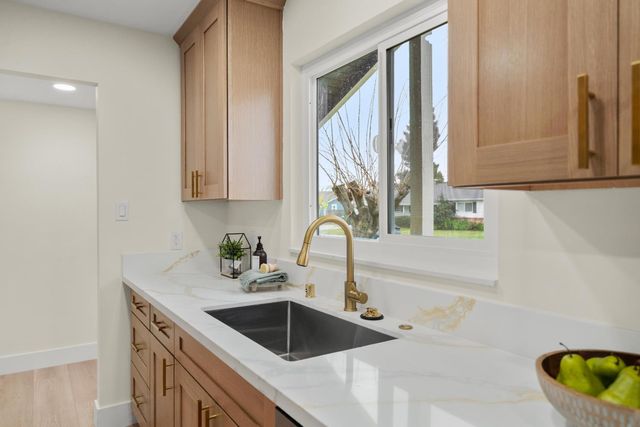 4905 Heatherdale Ln, Carmichael, CA 95608