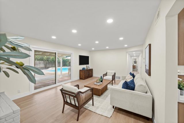 4905 Heatherdale Ln, Carmichael, CA 95608