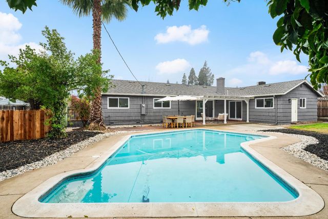 4905 Heatherdale Ln, Carmichael, CA 95608