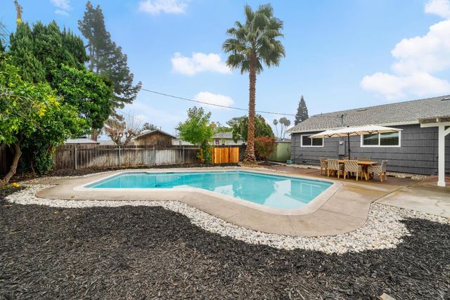 4905 Heatherdale Ln, Carmichael, CA 95608