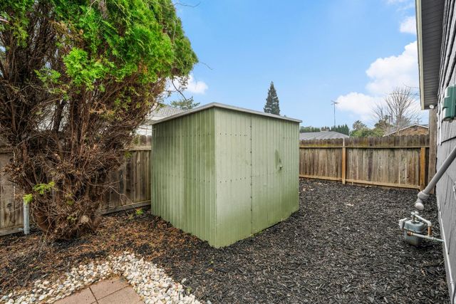 4905 Heatherdale Ln, Carmichael, CA 95608