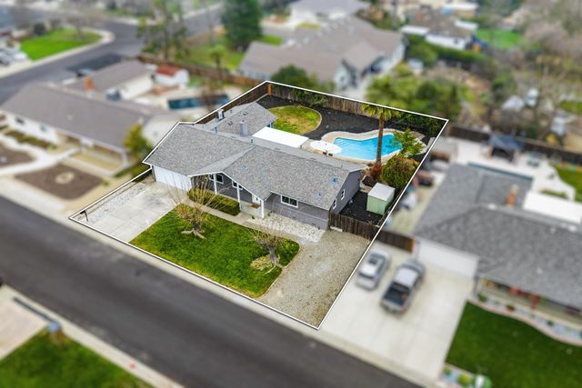 4905 Heatherdale Ln, Carmichael, CA 95608