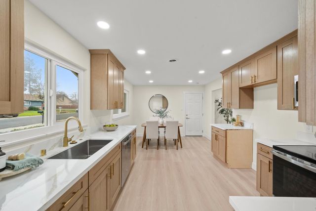 4905 Heatherdale Ln, Carmichael, CA 95608