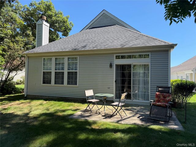 7 Sagaponack Court, Ridge, NY 11961