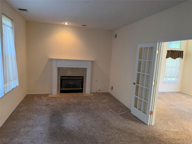 7 Sagaponack Court, Ridge, NY 11961