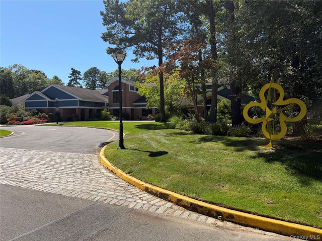 7 Sagaponack Court, Ridge, NY 11961