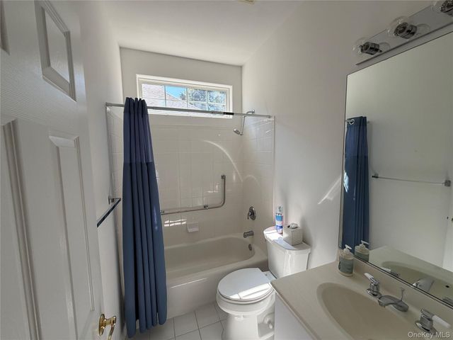 7 Sagaponack Court, Ridge, NY 11961