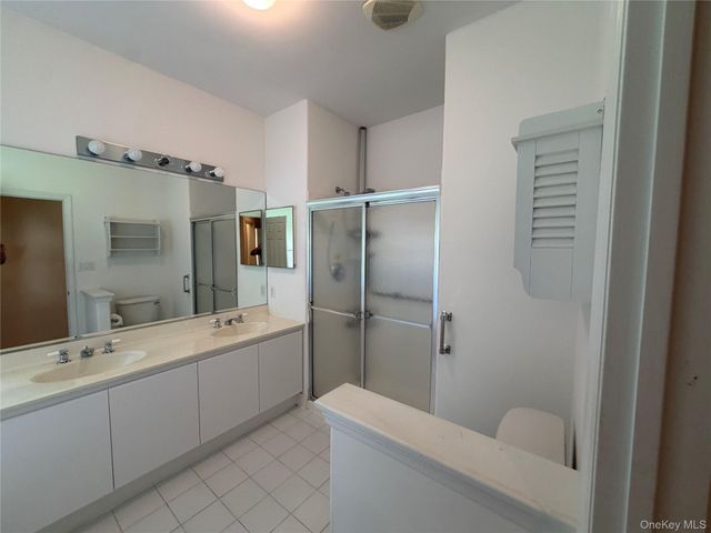7 Sagaponack Court, Ridge, NY 11961
