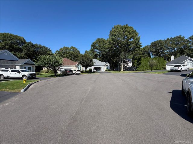 7 Sagaponack Court, Ridge, NY 11961
