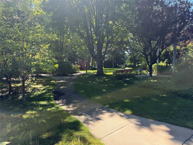 7 Sagaponack Court, Ridge, NY 11961