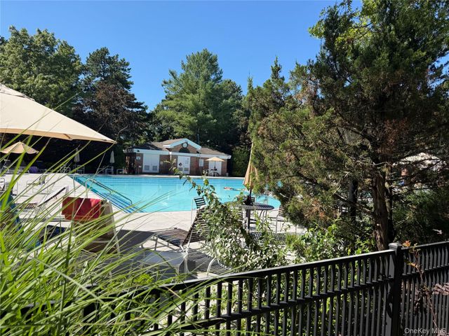 7 Sagaponack Court, Ridge, NY 11961