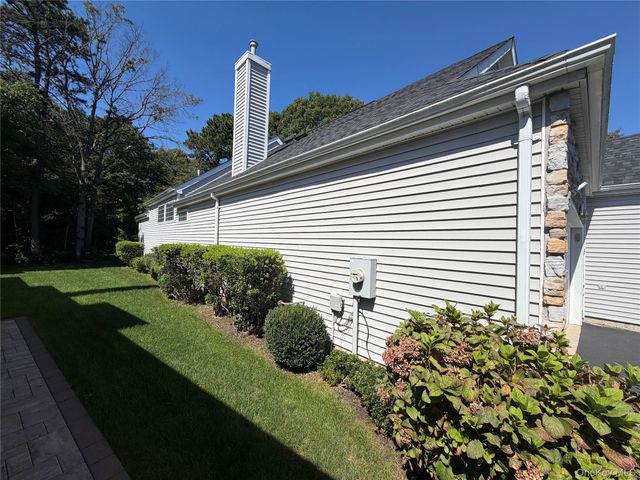 7 Sagaponack Court, Ridge, NY 11961