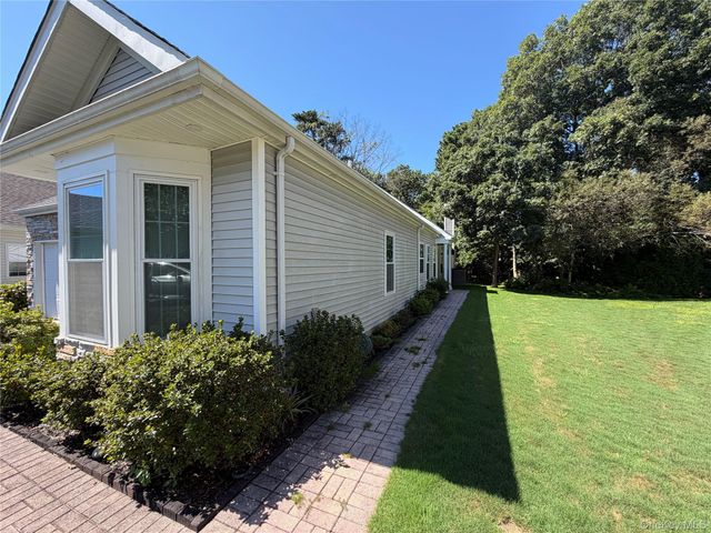 7 Sagaponack Court, Ridge, NY 11961