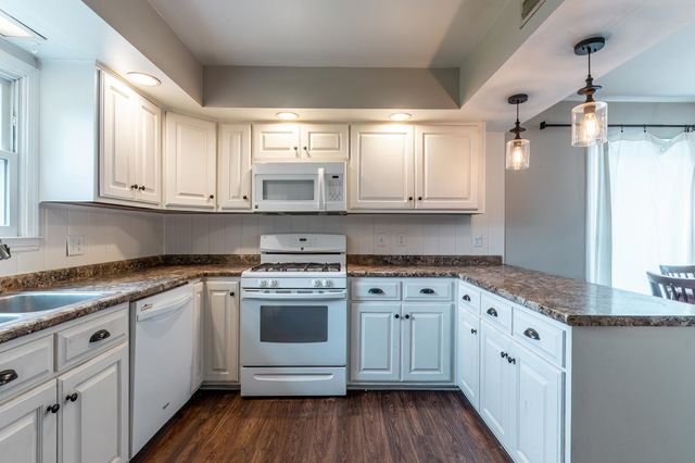 15707 Bluffton Road, Fort Wayne, IN 46819