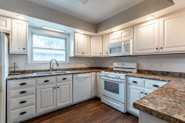 15707 Bluffton Road, Fort Wayne, IN 46819