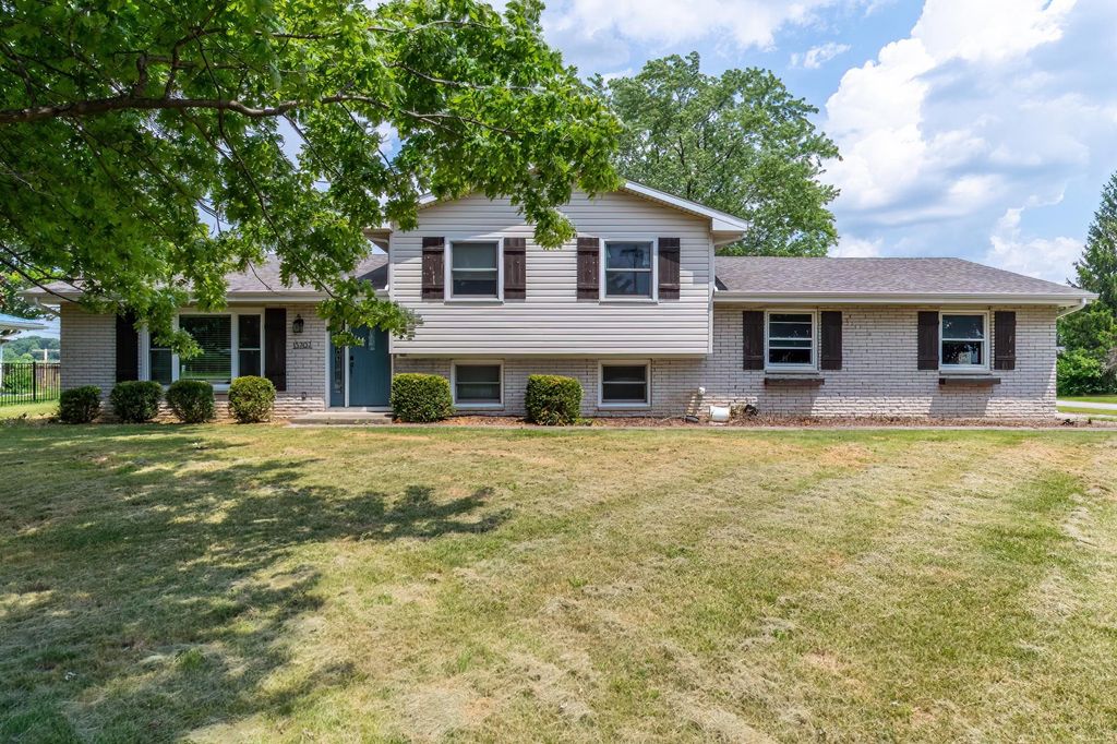 15707 Bluffton Road, Fort Wayne, IN 46819