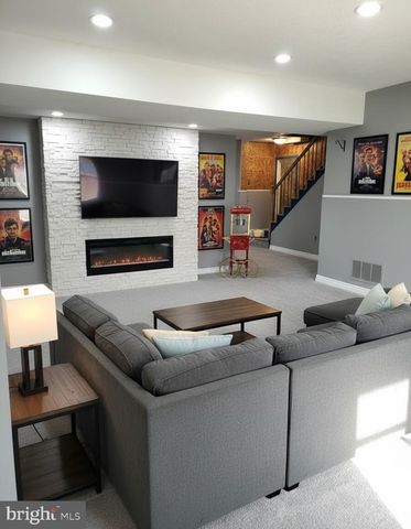 2109 S LOWELL ST, Arlington, VA 22204