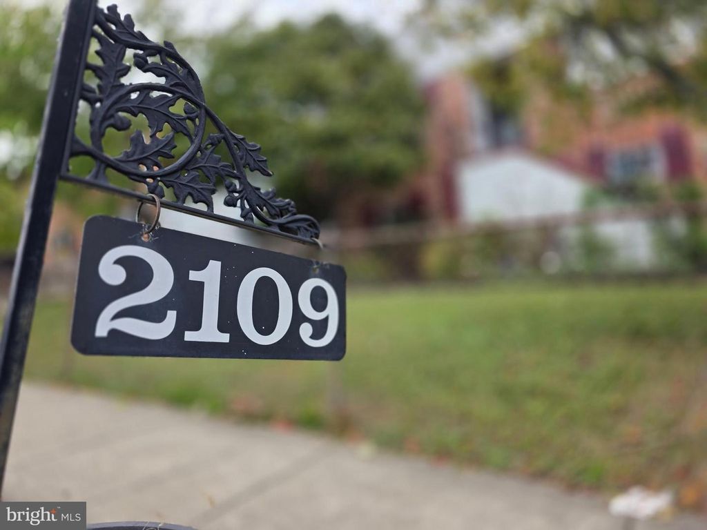 2109 S LOWELL ST, Arlington, VA 22204