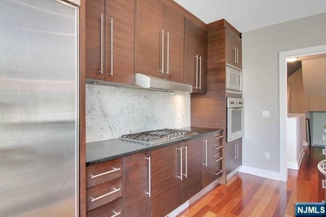 6 Vela Way, Edgewater, NJ 07020