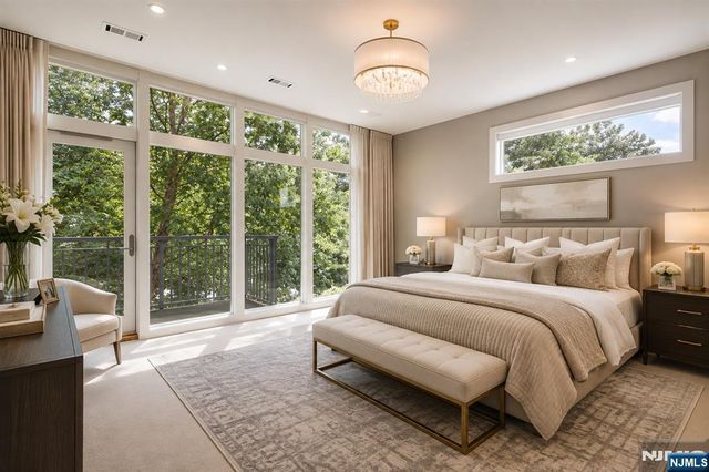 6 Vela Way, Edgewater, NJ 07020