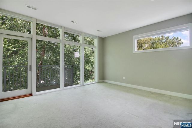 6 Vela Way, Edgewater, NJ 07020