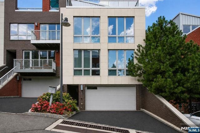 6 Vela Way, Edgewater, NJ 07020