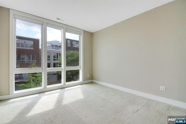 6 Vela Way, Edgewater, NJ 07020