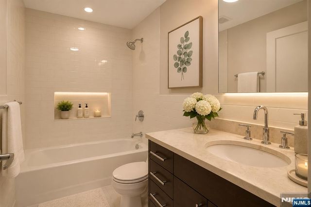 6 Vela Way, Edgewater, NJ 07020