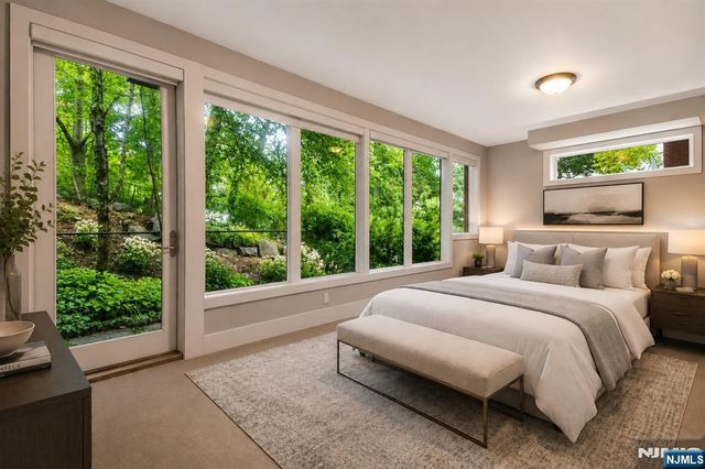 6 Vela Way, Edgewater, NJ 07020