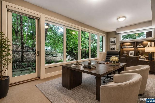 6 Vela Way, Edgewater, NJ 07020